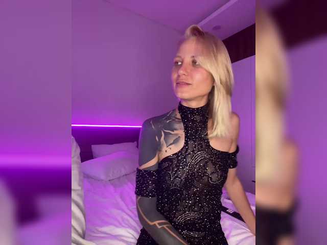 Entra en el chat con el modelo Twins666 Twins666