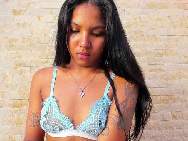 PocahontasPow webcam