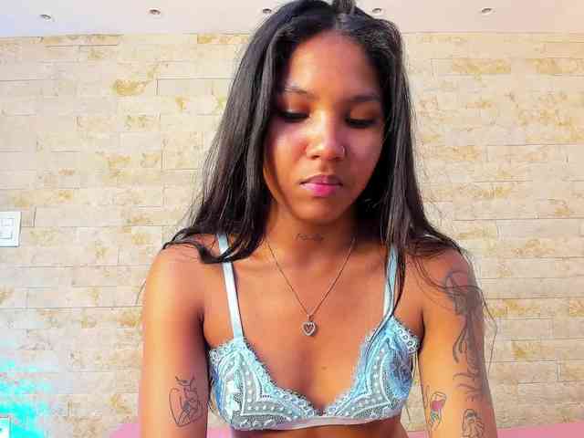 PocahontasPow webcam