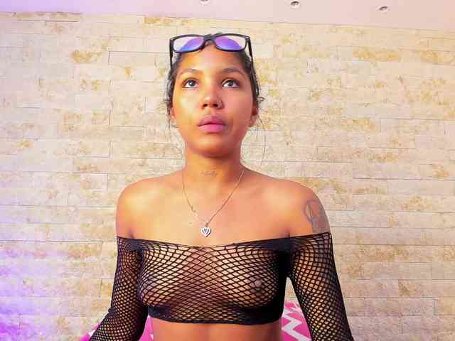 PocahontasPow webcam