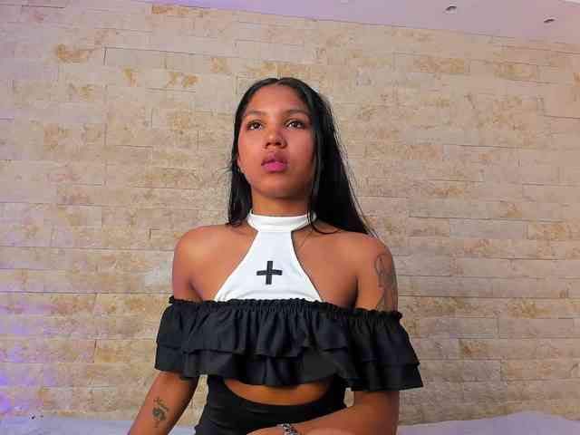 PocahontasPow webcam