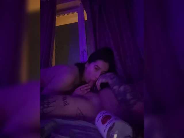 Gratis Live Sexcam mit WetLips19 WetLips19