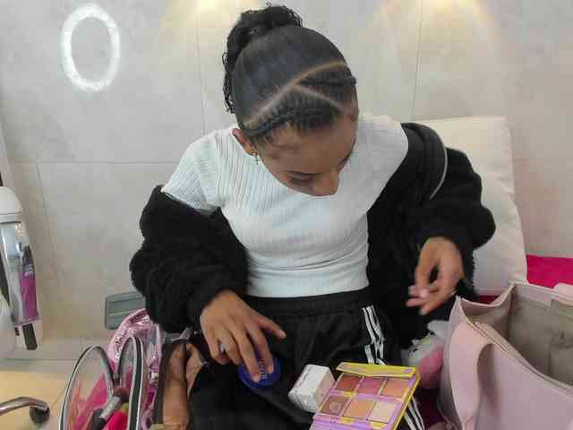 AaliyahBeller webcam