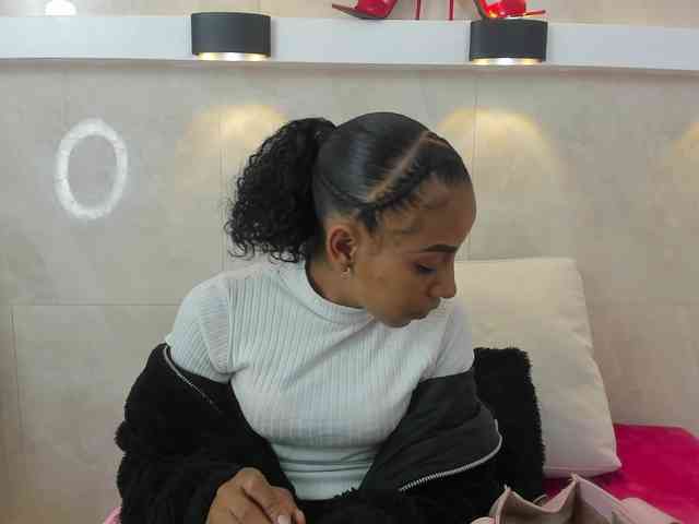 AaliyahBeller webcam