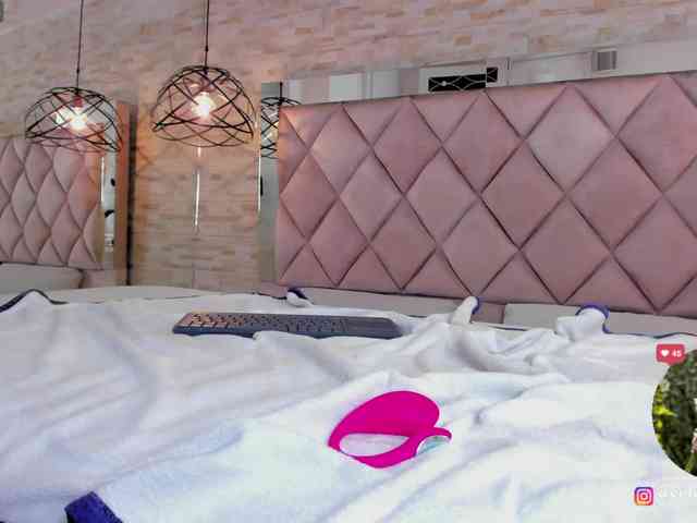 CeleneMidnight webcam