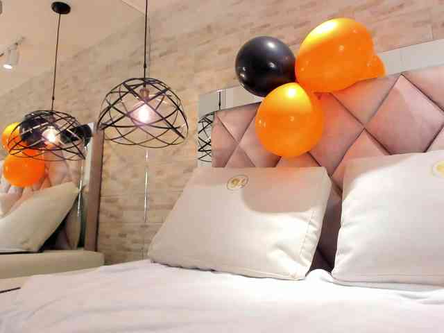 CeleneMidnight webcam