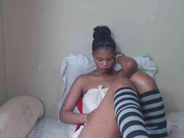 BadGirlMonaa webcam