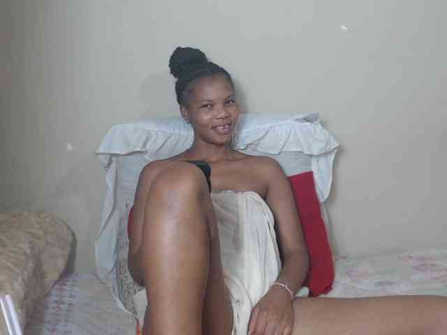 BadGirlMonaa webcam