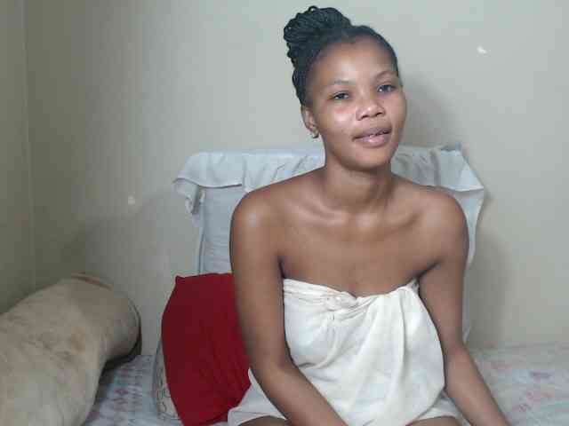 BadGirlMonaa webcam
