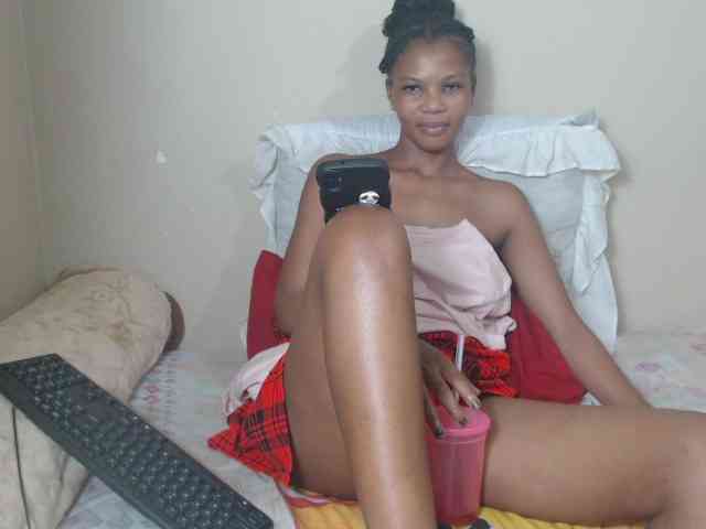 BadGirlMonaa webcam