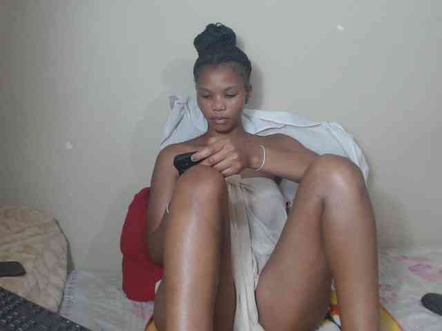 BadGirlMonaa webcam
