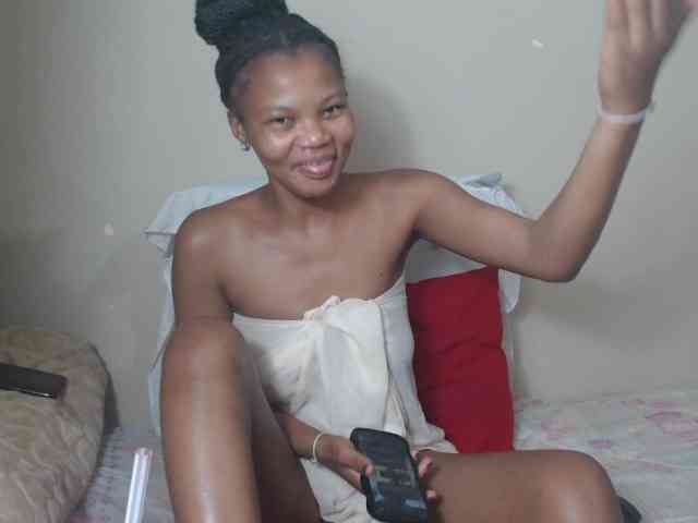 BadGirlMonaa webcam