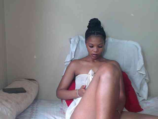 BadGirlMonaa webcam