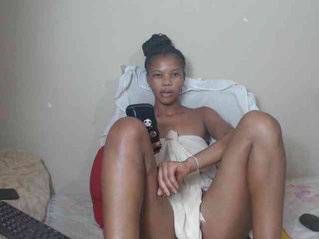 BadGirlMonaa webcam