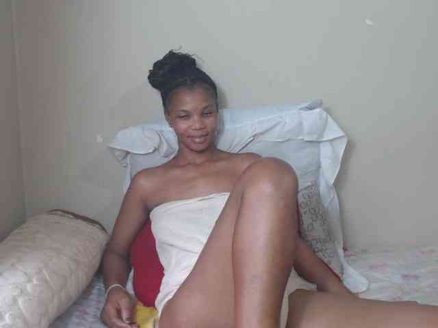 BadGirlMonaa webcam