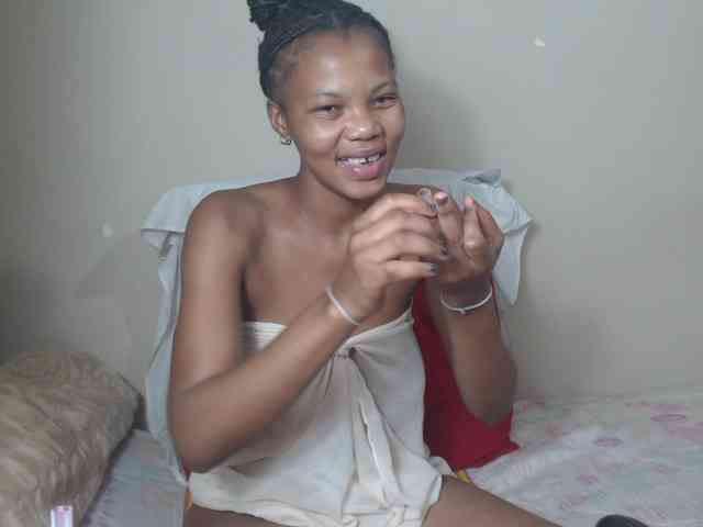 BadGirlMonaa webcam