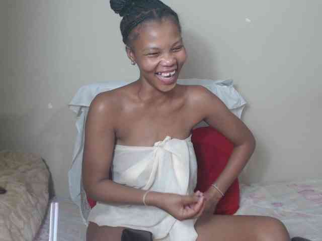BadGirlMonaa webcam