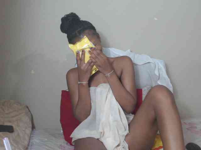 BadGirlMonaa webcam