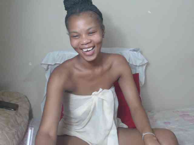 BadGirlMonaa webcam