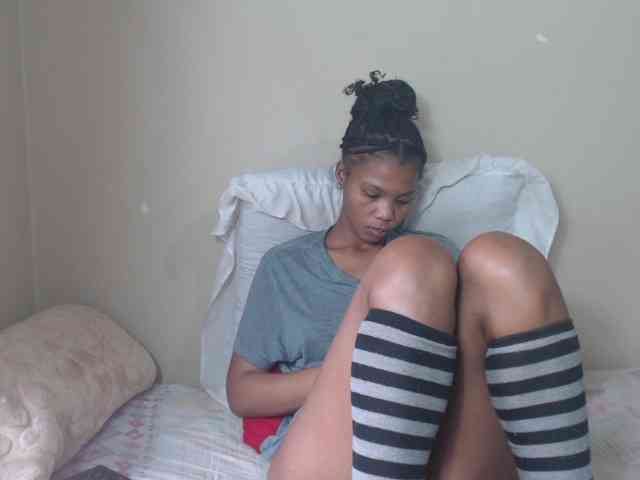 BadGirlMonaa webcam