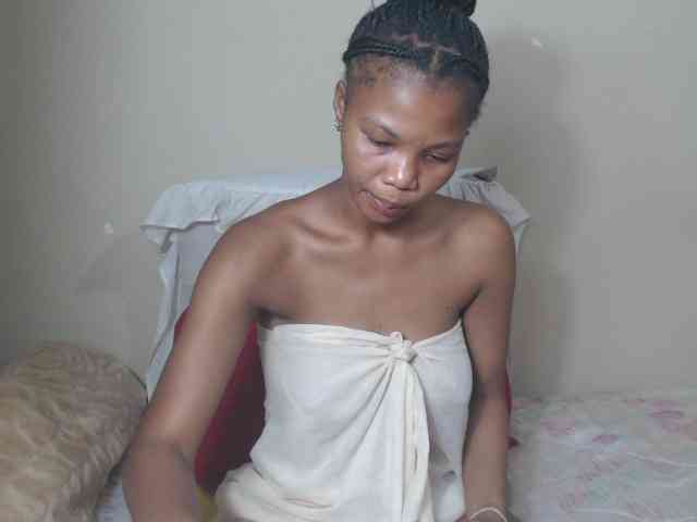 BadGirlMonaa webcam