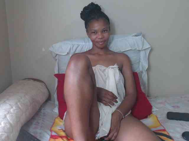BadGirlMonaa webcam