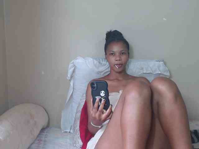BadGirlMonaa webcam