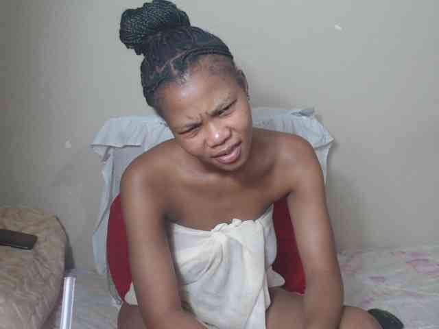 BadGirlMonaa webcam