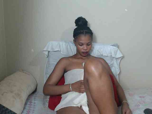 BadGirlMonaa webcam