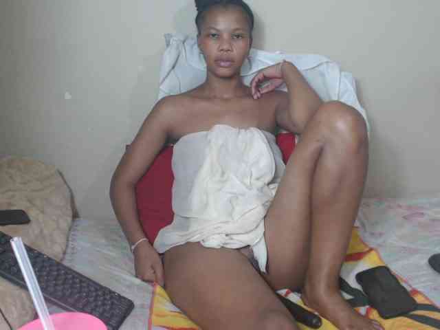 BadGirlMonaa webcam