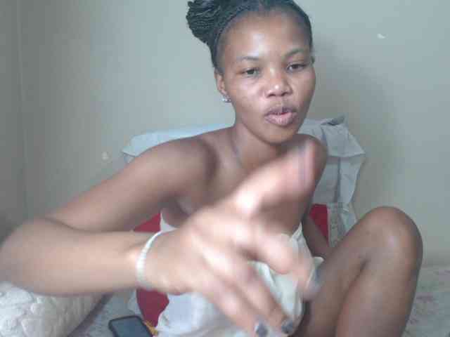 BadGirlMonaa webcam
