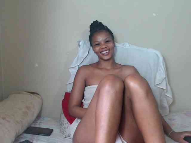 BadGirlMonaa webcam