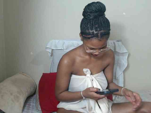 BadGirlMonaa webcam