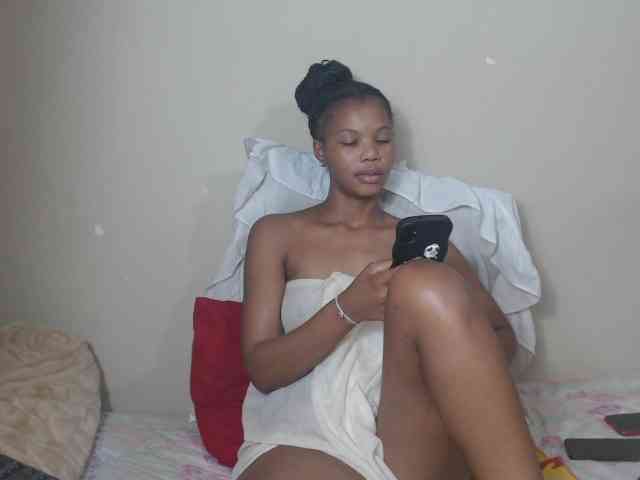 BadGirlMonaa webcam