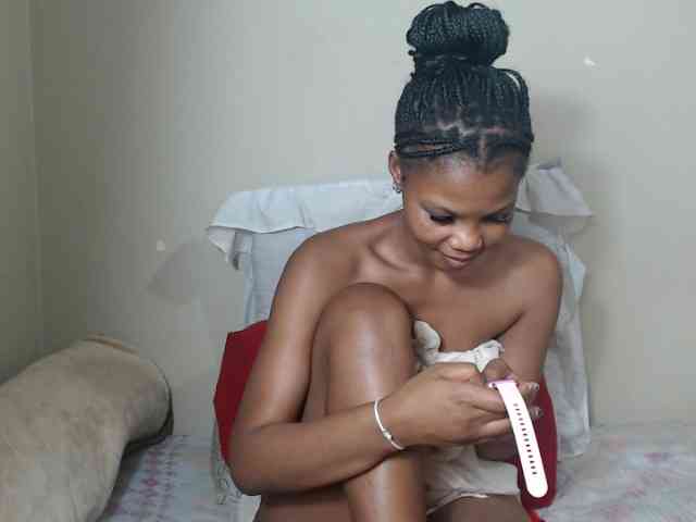 BadGirlMonaa webcam