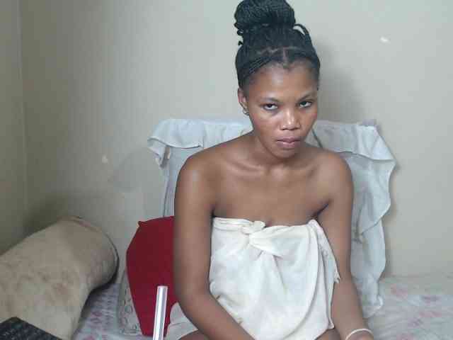 BadGirlMonaa webcam
