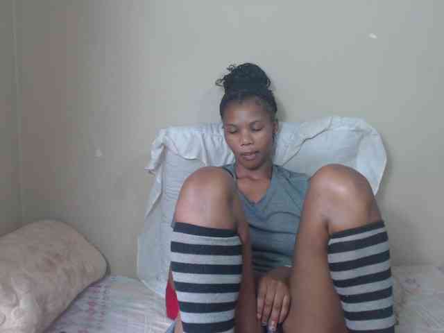 BadGirlMonaa webcam