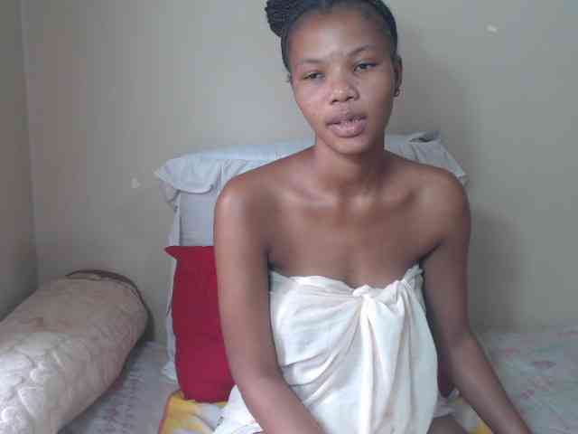 BadGirlMonaa webcam