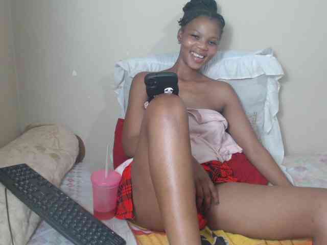 BadGirlMonaa webcam