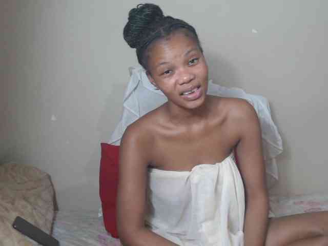 BadGirlMonaa webcam