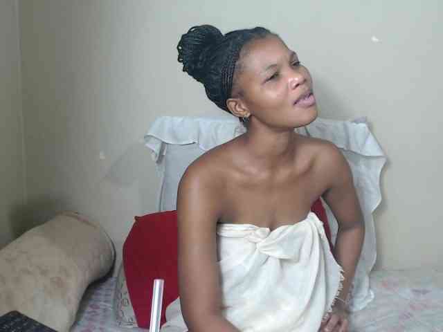 BadGirlMonaa webcam