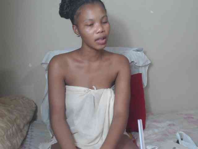 BadGirlMonaa webcam