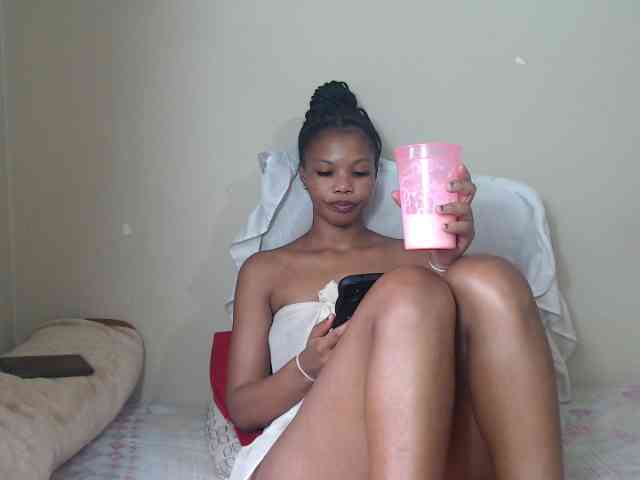 BadGirlMonaa webcam