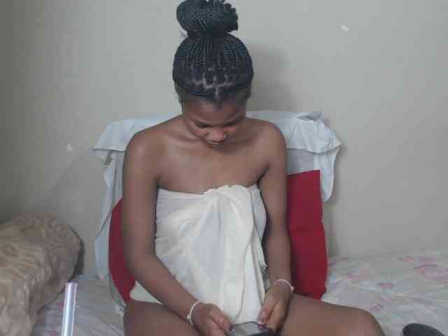 BadGirlMonaa webcam