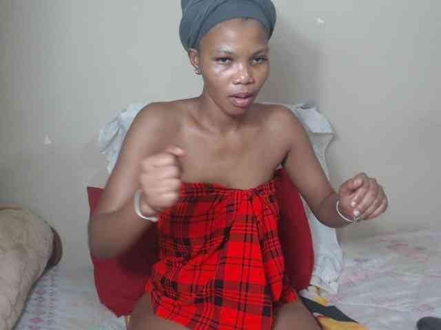BadGirlMonaa webcam