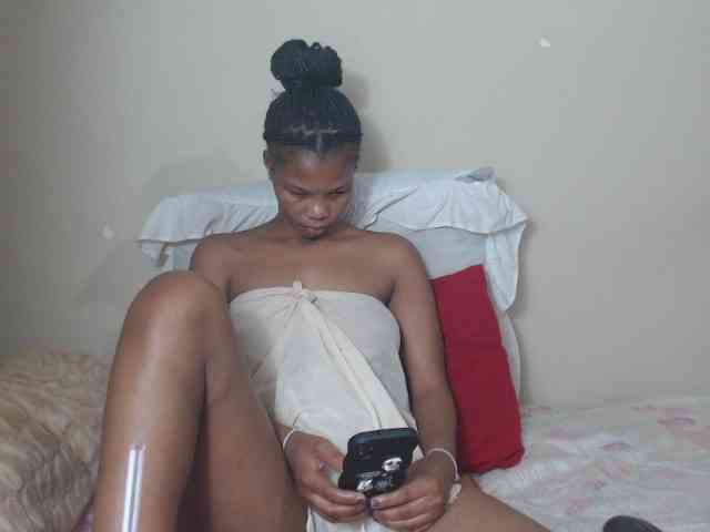 BadGirlMonaa webcam