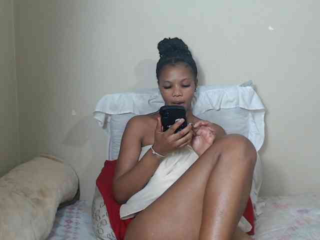BadGirlMonaa webcam
