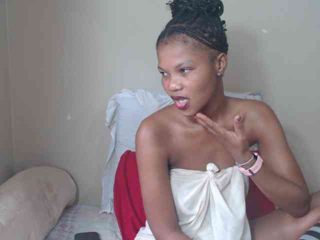 BadGirlMonaa webcam