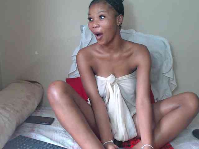 BadGirlMonaa webcam