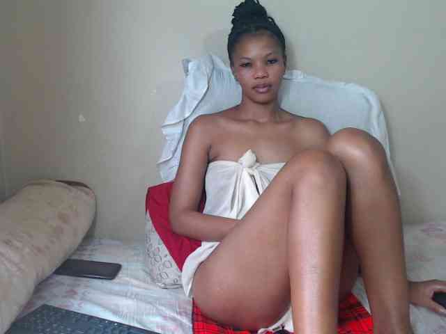 BadGirlMonaa webcam